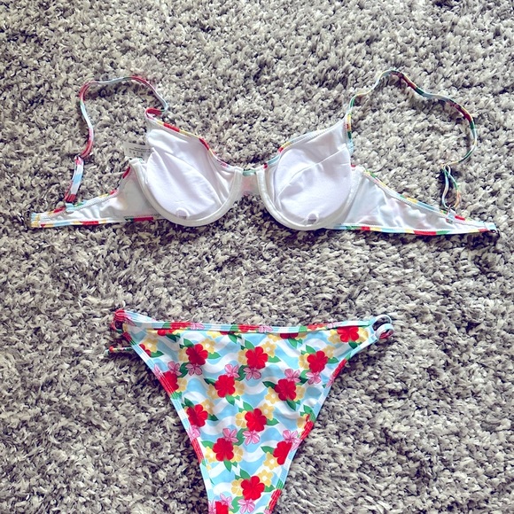 NEW Floral Two-Piece Bikini S - Picture 8 of 9
